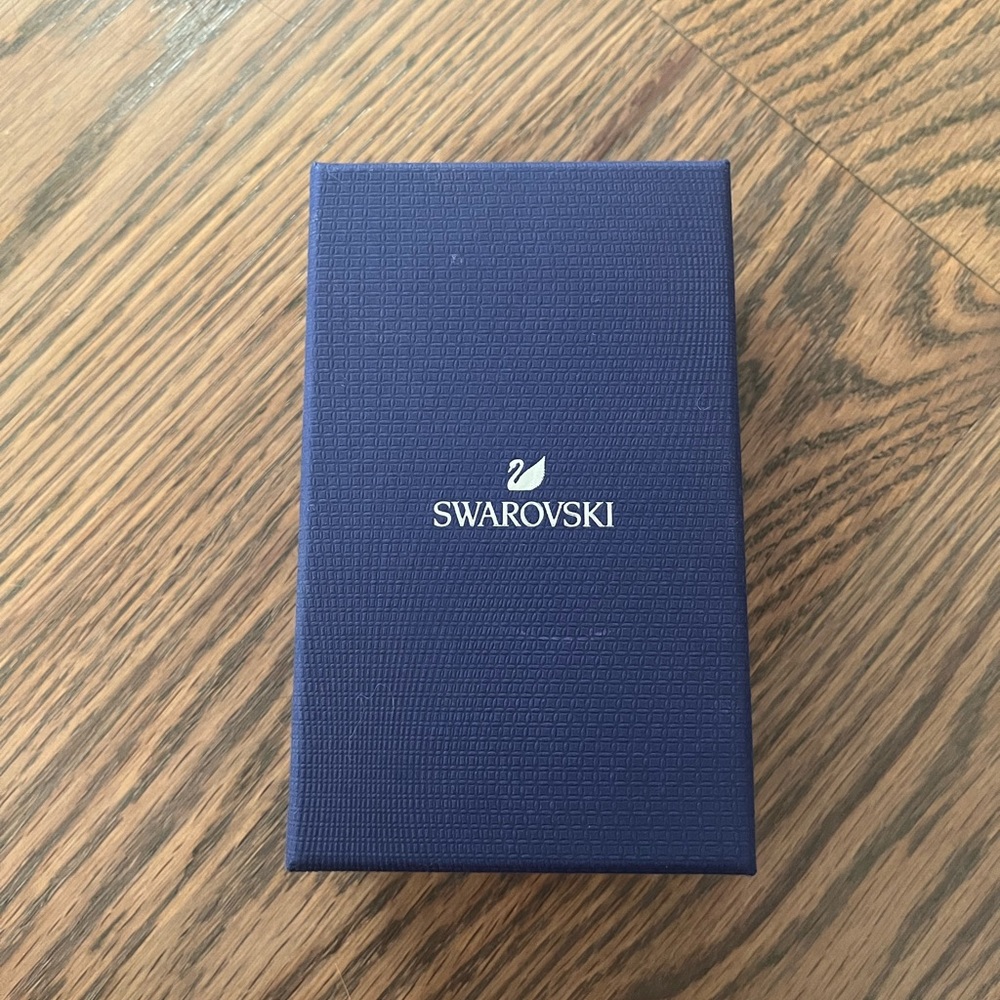 untouched swarovski hand necklace